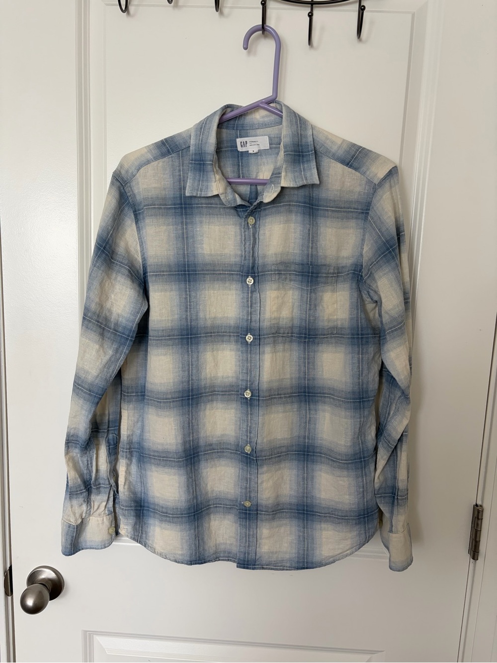 GAP Men's Light Blue and Cream Plaid Button-Down Shirt